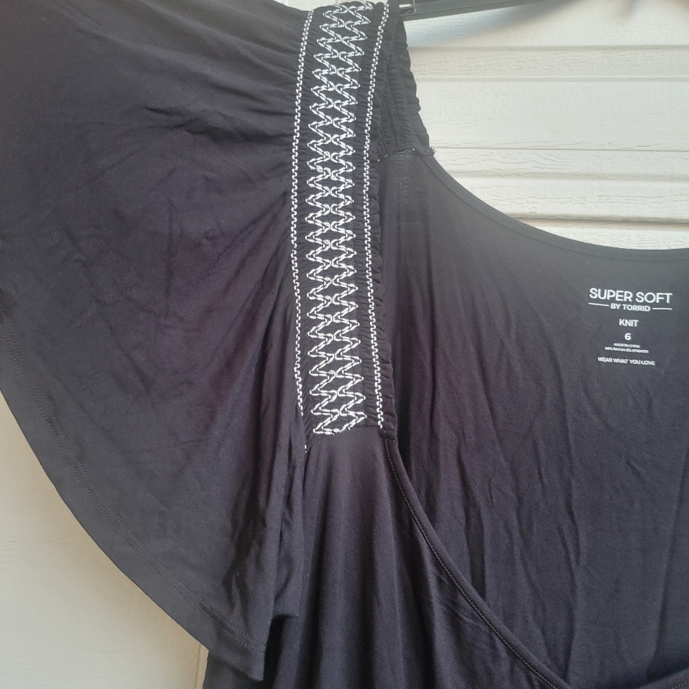 Torrid top - Picture 3 of 6